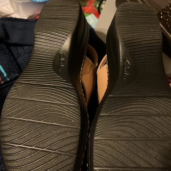 Clark’s patent leather wedges - Picture 5 of 7